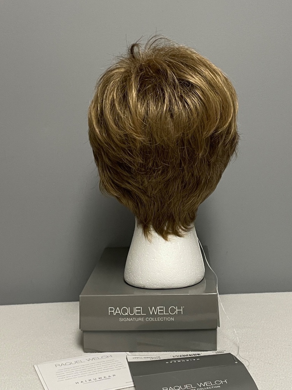 Rachel Welch Wig, Winner, Buttered Toast, Average, New with Tags - Picture 5 of 9